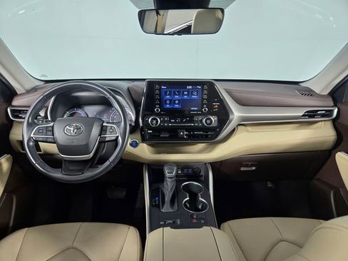 Used 2022 Toyota Highlander XLE image 27