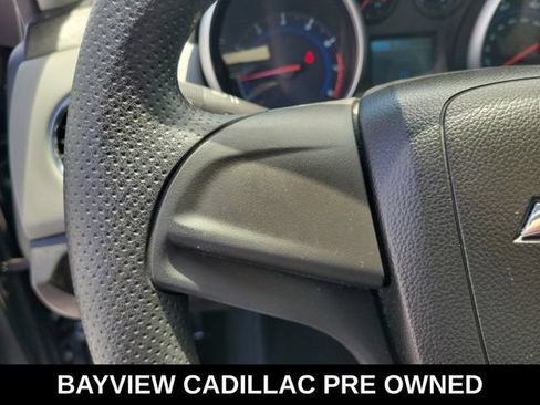 Used 2013 Chevrolet Cruze LS FWD image 27