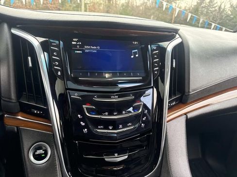 Used 2017 Cadillac Escalade Luxury image 26