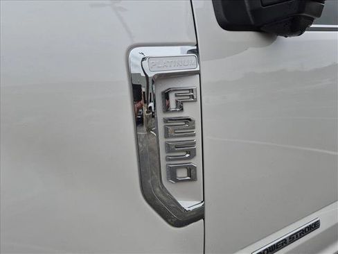 Used 2019 Ford F250 Platinum w/ Platinum Ultimate Package AWD/4WD image 16