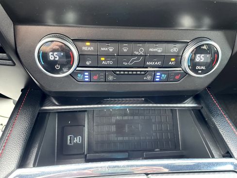 Used 2020 Ford Expedition Limited w/ Equipment Group 303A AWD/4WD image 20