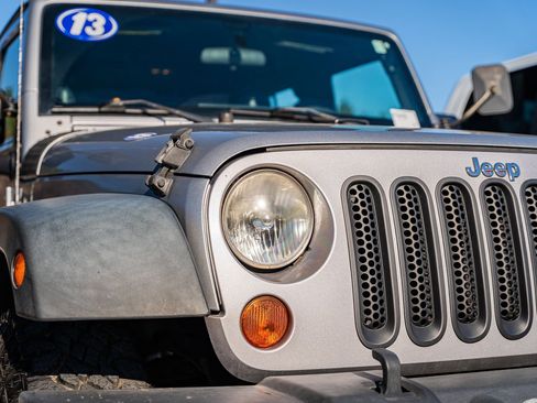 Used 2013 Jeep Wrangler Unlimited Sport w/ Connectivity Group image 10