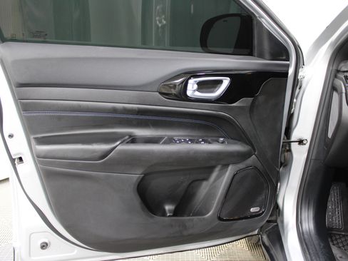 Used 2025 Jeep Compass Latitude w/ Sun & Sound Group image 6