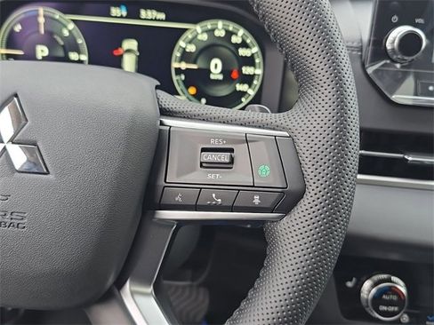 New 2025 Mitsubishi Outlander SEL image 16
