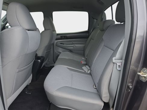 Used 2013 Toyota Tacoma Base image 16