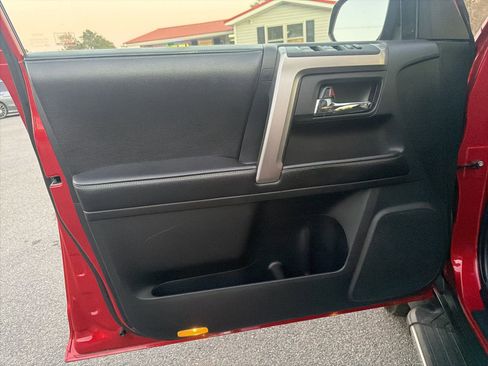 Used 2016 Toyota 4Runner SR5 Premium RWD image 10