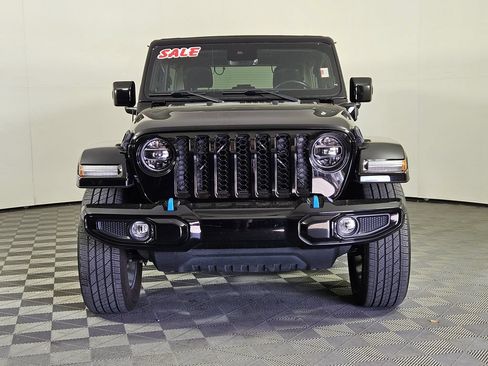 Used 2021 Jeep Wrangler Unlimited Sahara AWD/4WD image 2