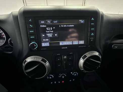 Used 2015 Jeep Wrangler Unlimited Rubicon AWD/4WD image 44
