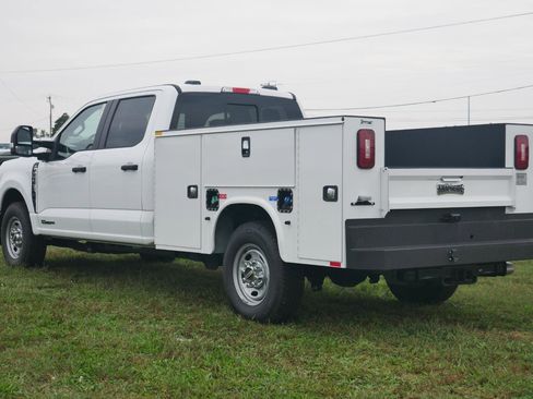 New 2025 Ford F250 XL w/ XL Chrome Package image 10