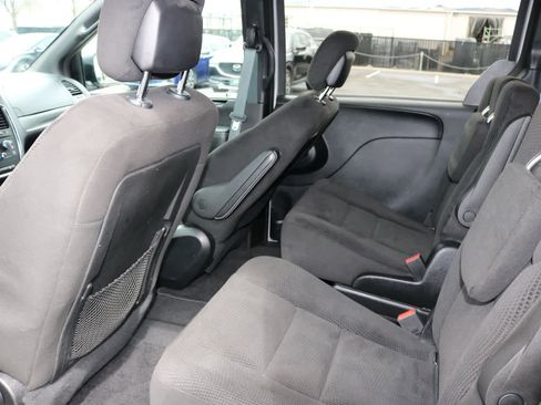 Used 2017 Dodge Grand Caravan SE image 25