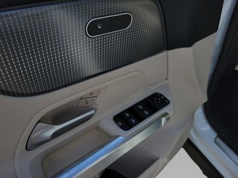 Used 2022 Mercedes-Benz GLB 250 4MATIC image 17