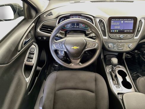 Used 2025 Chevrolet Malibu LS FWD image 24
