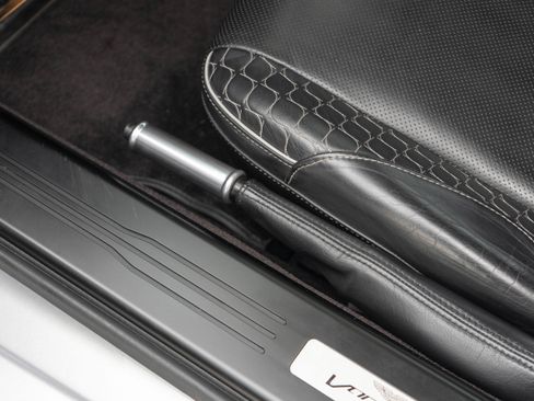 Used 2016 Aston Martin Vanquish Volante image 28