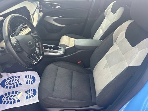 Used 2024 Chevrolet Trax RS FWD image 13