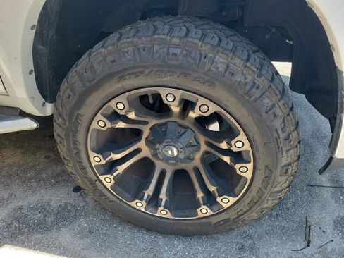 Used 2018 RAM 1500 Laramie AWD/4WD image 8