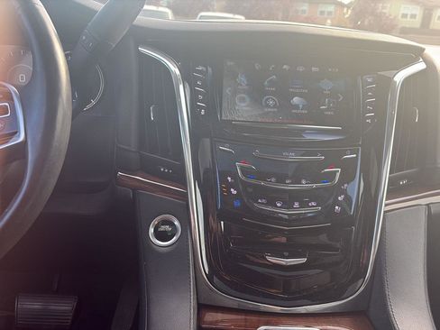 Used 2017 Cadillac Escalade Premium Luxury image 18