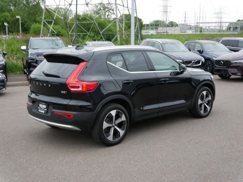 Certified 2023 Volvo XC40 B5 Ultimate w/ Protection Package Premier AWD/4WD image 7