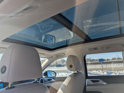 New 2026 Volkswagen Taos SE image 9