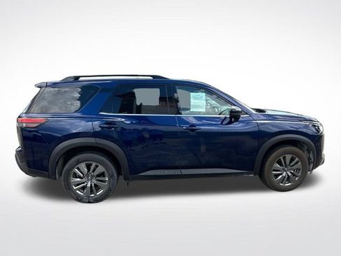 Used 2025 Nissan Pathfinder SV FWD image 12
