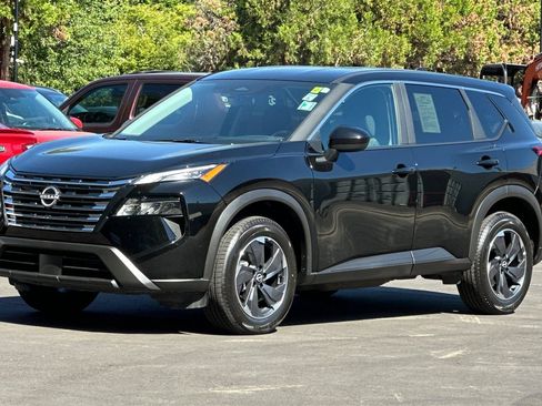 Used 2025 Nissan Rogue SV FWD image 8
