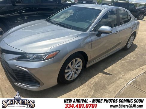 Used 2021 Toyota Camry LE FWD image 5
