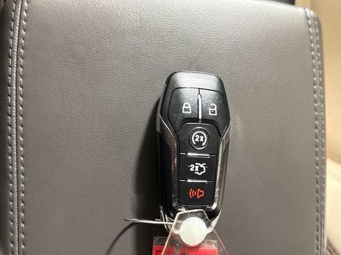 Used 2017 Lincoln MKX Select w/ Select Plus Package AWD/4WD image 42
