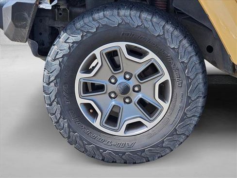 Used 2013 Jeep Wrangler Unlimited Rubicon w/ Connectivity Group AWD/4WD image 14