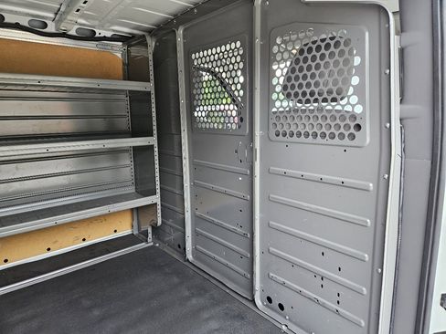 Used 2019 Nissan NV 2500 SV image 23