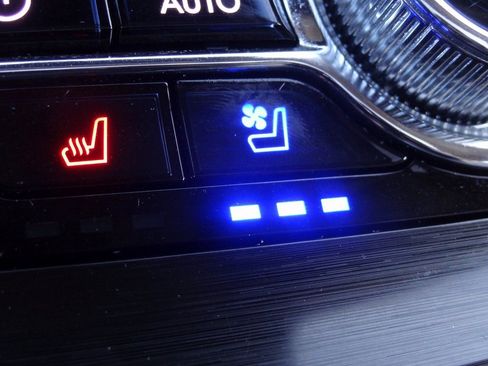 Certified 2021 Lincoln Nautilus Reserve image 38