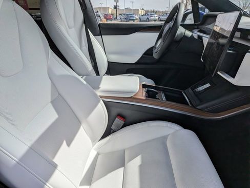 Used 2024 Tesla Model X image 23