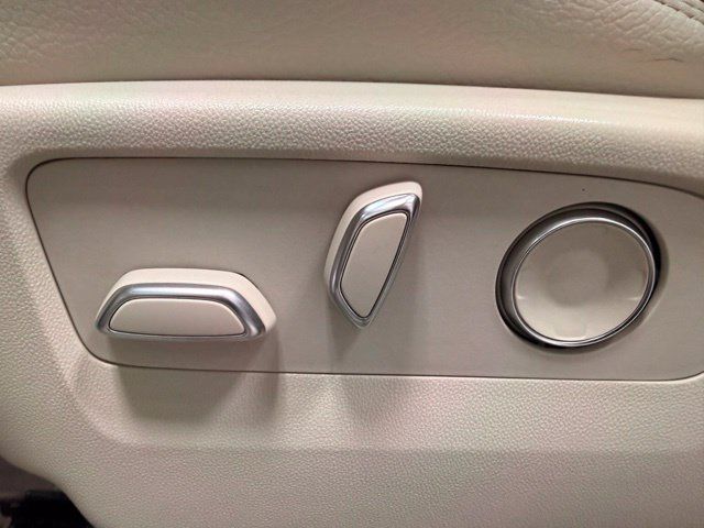 Used 2021 GMC Yukon Denali w/ Denali Premium Package AWD/4WD image 30