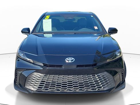 Used 2025 Toyota Camry SE FWD image 2