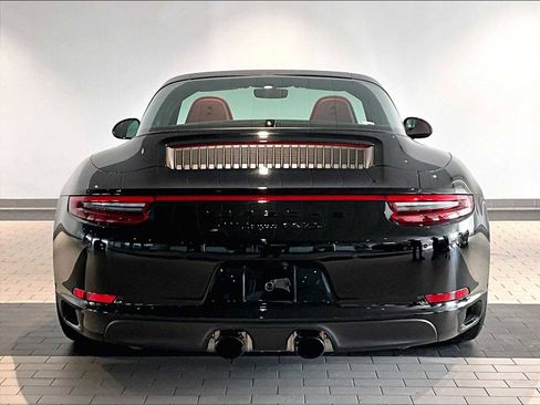 Used 2018 Porsche 911 Targa 4 GTS image 9