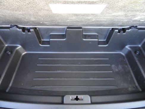 Used 2019 Chevrolet Traverse LT image 19