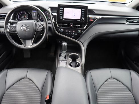 Used 2022 Toyota Camry SE image 9