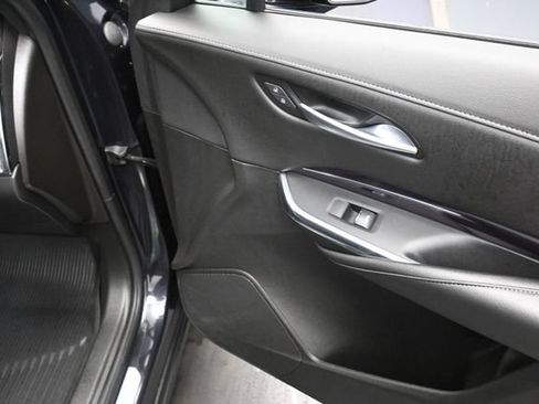 Used 2023 Cadillac XT4 Luxury w/ Cold Weather Package FWD image 31