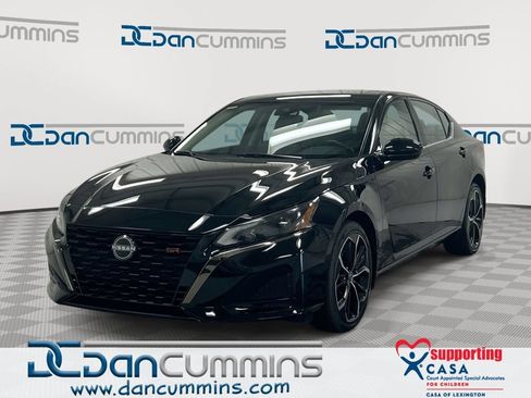 Used 2023 Nissan Altima 2.5 SR w/ SR Premium Package AWD/4WD image 1