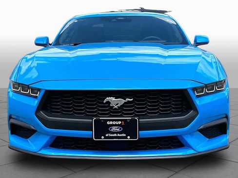 Used 2025 Ford Mustang Coupe RWD image 4