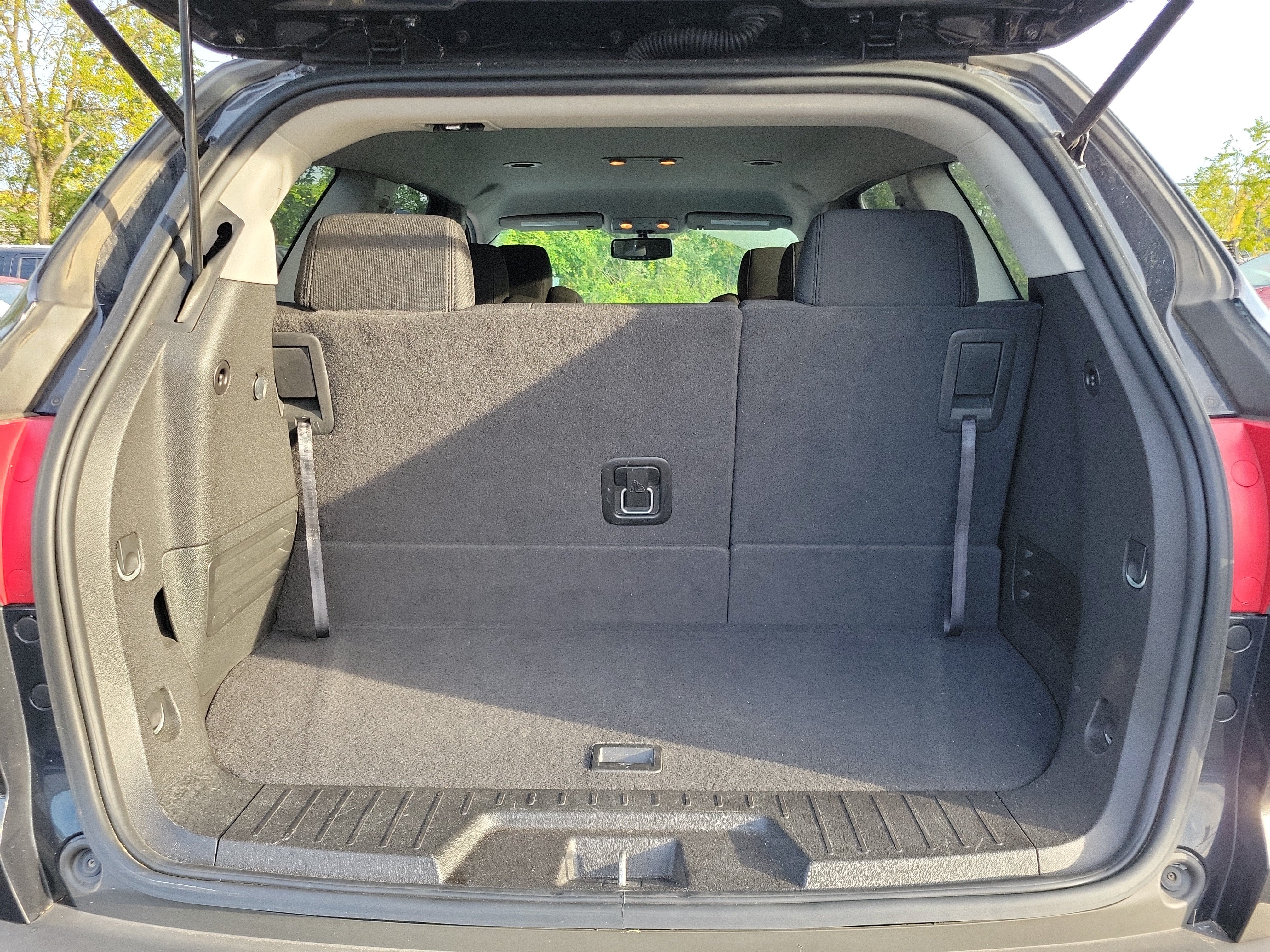 Used 2010 Chevrolet Traverse LT w/ LT Special Edition Package FWD image 8