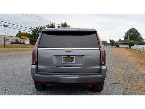 Used 2019 Cadillac Escalade Luxury image 6
