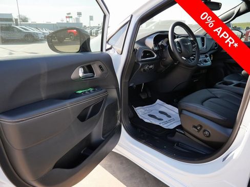 New 2026 Chrysler Pacifica Select FWD image 49