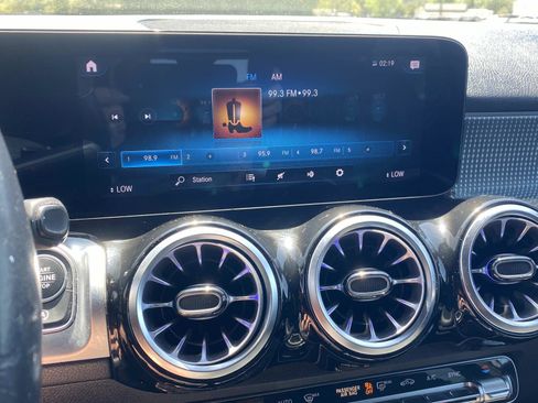 Used 2022 Mercedes-Benz GLB 250 4MATIC image 22