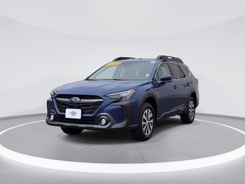Used 2025 Subaru Outback Premium AWD/4WD image 3