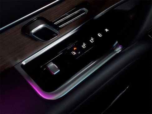 New 2025 Land Rover Range Rover SE image 32