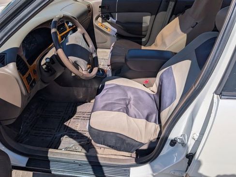 Used 1996 Toyota Camry LE FWD image 3