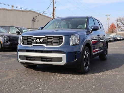New 2025 Kia Telluride S image 3