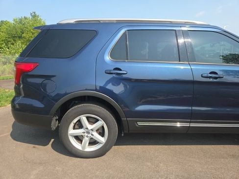 Used 2016 Ford Explorer XLT AWD/4WD image 7