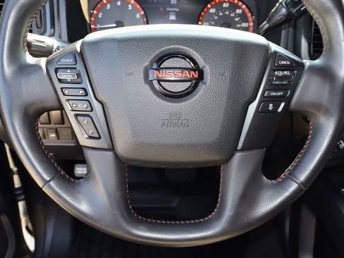 Used 2021 Nissan Titan PRO-4X w/ Pro-4x Convenience Package AWD/4WD image 12