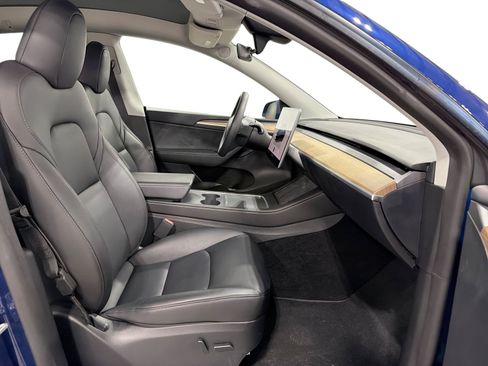 Certified 2023 Tesla Model Y Long Range AWD/4WD image 13