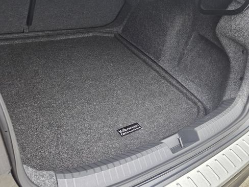 Used 2024 Volkswagen Jetta SE w/ Panoramic Sunroof Package FWD image 13